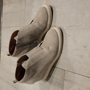 Linea Paolo suede wedges used in great condition